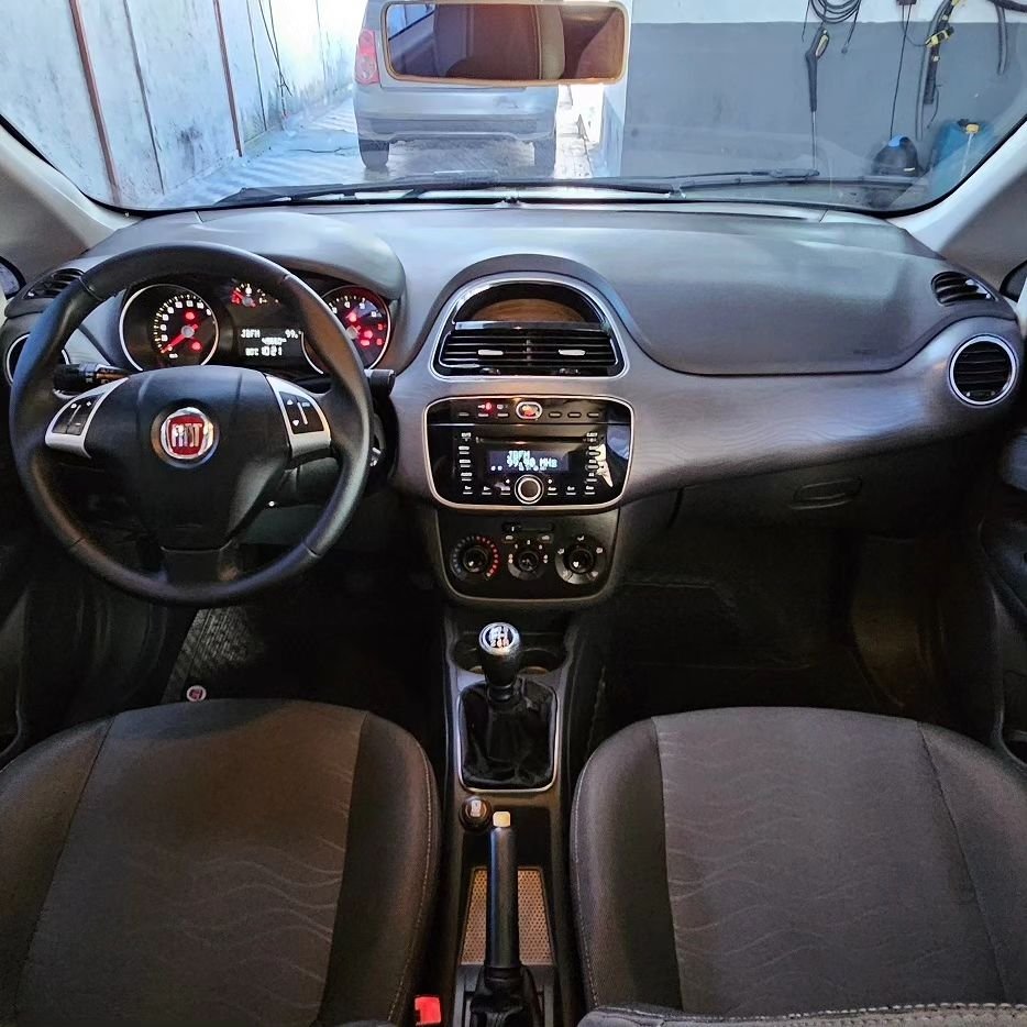 FIAT PUNTO ITALIA ATTRACTIVE 1.4 EVO FIRE 8V FLEX 4P MANUAL – 2016